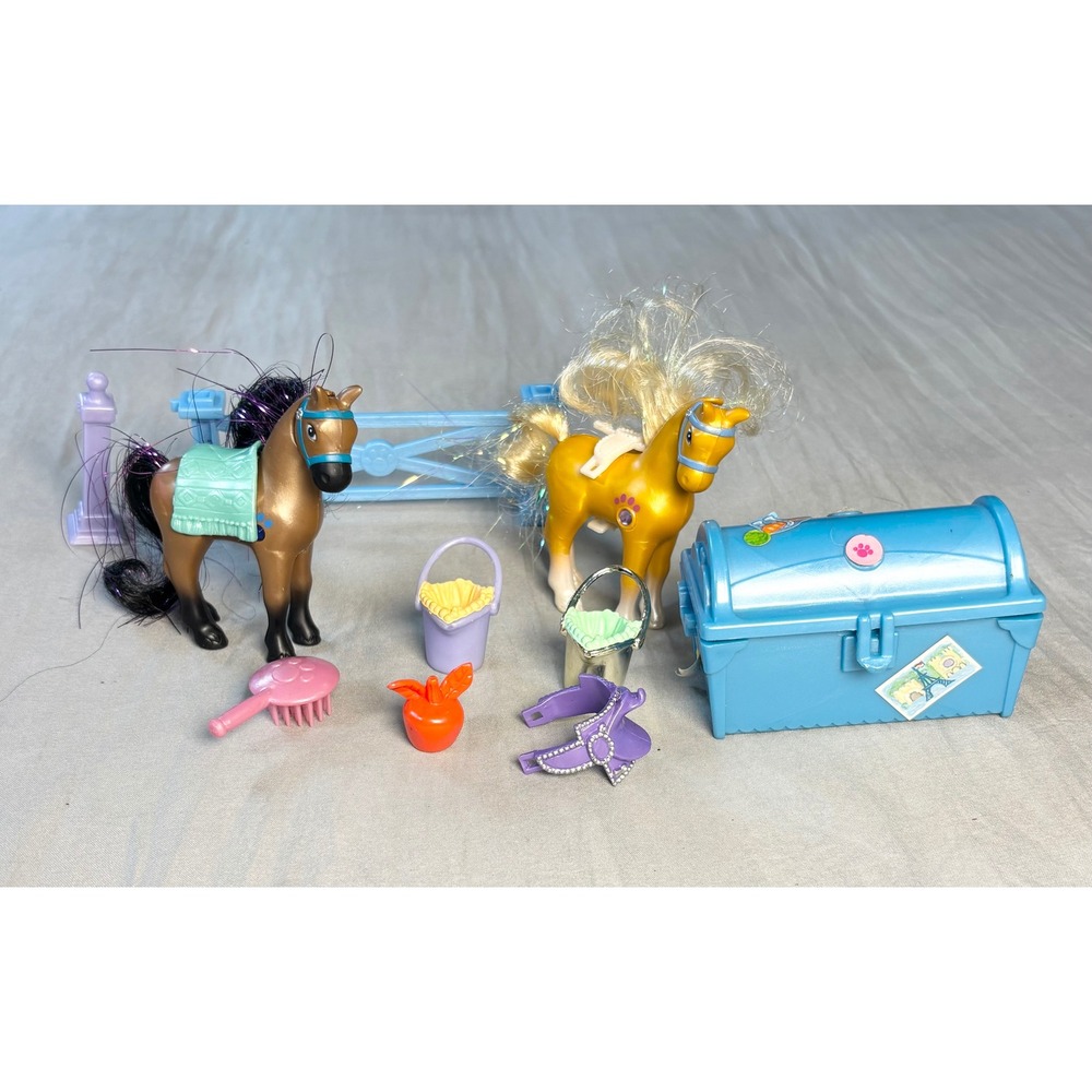 Vintage 1993 Kenner Littlest Pet Shop pracing parade ponies with treasure chest